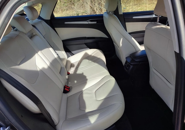 Ford Mondeo cena 61800 przebieg: 129140, rok produkcji 2016 z Chmielnik małe 704